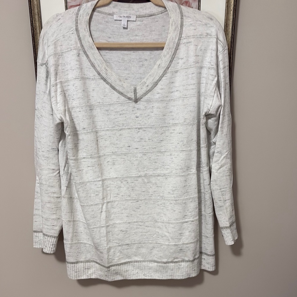 Talbots White long Sleeve Relaxed Sweatshirt/top.
EUC